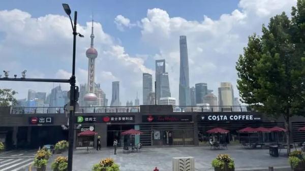 最近上海外滩有1亿人?有人半夜12点错峰看夜景,“拍到四件套才算没白来!” 最近上海外滩有1亿人?有人半夜12点错峰看夜景,“拍到四件套才算没白来!”