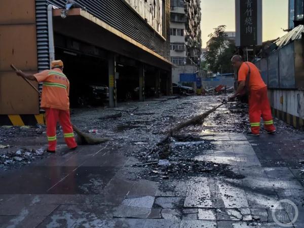 天津新天地大厦发生大面积明火,周边居民称常去吃饭 天津新天地大厦发生大面积明火,周边居民称常去吃饭