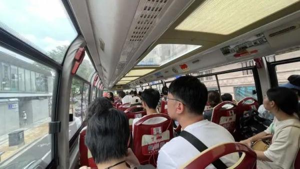 最近上海外滩有1亿人?有人半夜12点错峰看夜景,“拍到四件套才算没白来!” 最近上海外滩有1亿人?有人半夜12点错峰看夜景,“拍到四件套才算没白来!”