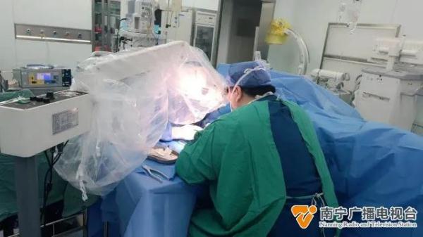 揪心！一周内3例手指切断，医生巧手再接7根手指