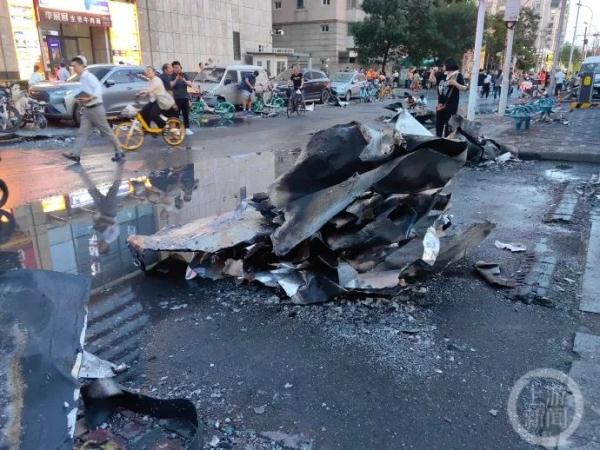 天津新天地大厦发生大面积明火,周边居民称常去吃饭 天津新天地大厦发生大面积明火,周边居民称常去吃饭