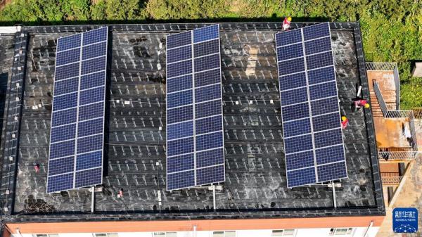 北京:山区小学抢修待开学 北京:山区小学抢修待开学