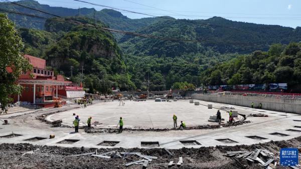 北京:山区小学抢修待开学 北京:山区小学抢修待开学