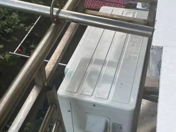 女子因情绪不佳，在朋友租借房中纵火身亡，邻居们的损失谁来赔？