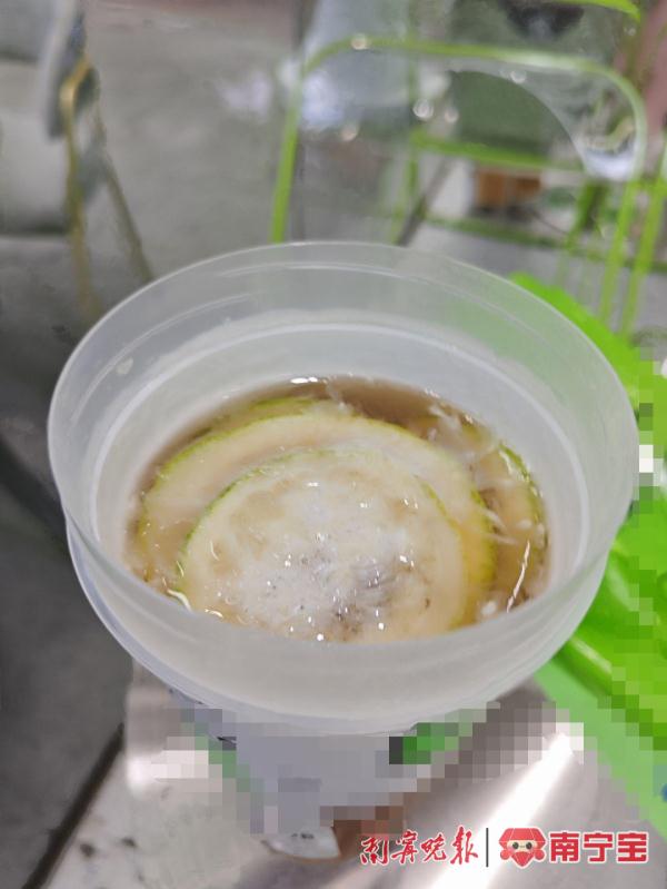 “一杯饮料半杯冰”,饮料加多少冰到底由谁说了算? “一杯饮料半杯冰”,饮料加多少冰到底由谁说了算?