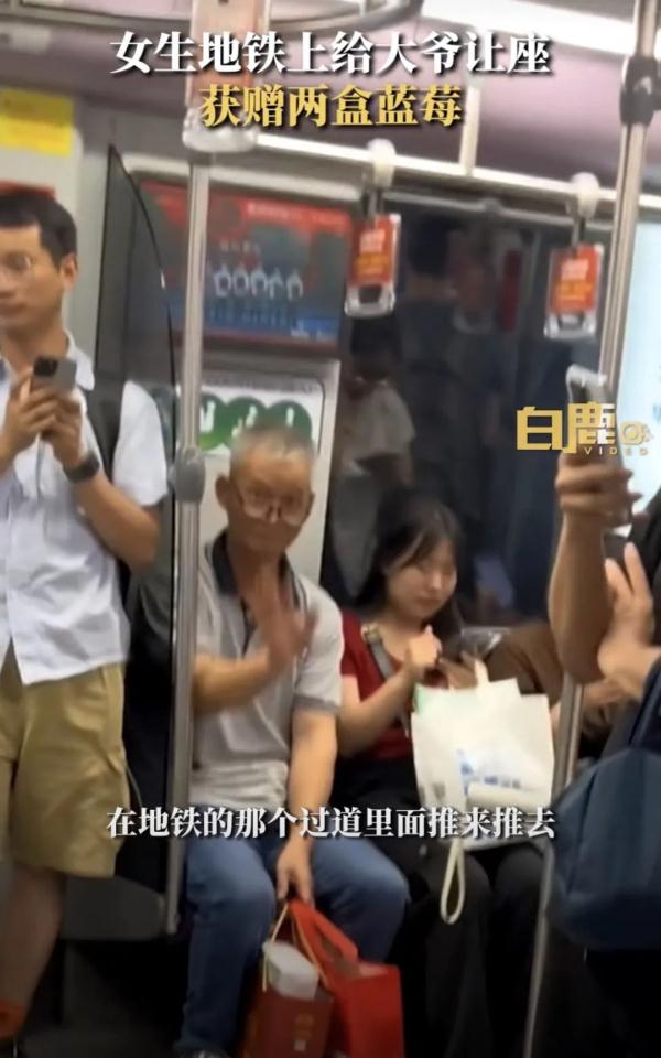 上海地铁，女生"奇妙"经历冲上热搜！这条留言被顶了343次！