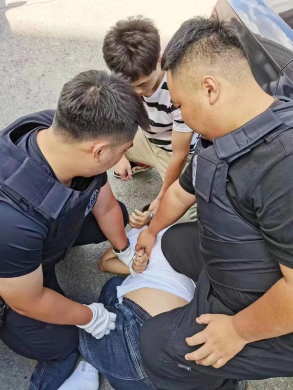 打赏女主播败光百万积蓄,没了钱的他竟然持刀抢劫 打赏女主播败光百万积蓄,没了钱的他竟然持刀抢劫