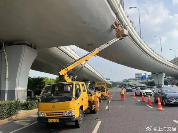上海一高架出现裂缝？市民直呼：看着吓人！官方回应→