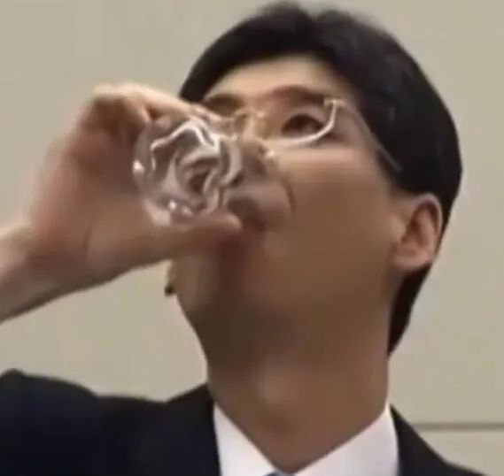 12年前，日本官员喝下核污染水！如今……