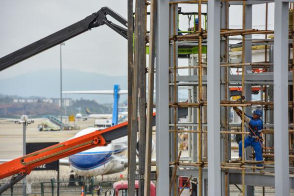 广州白云国际机场扩建工程有序推进