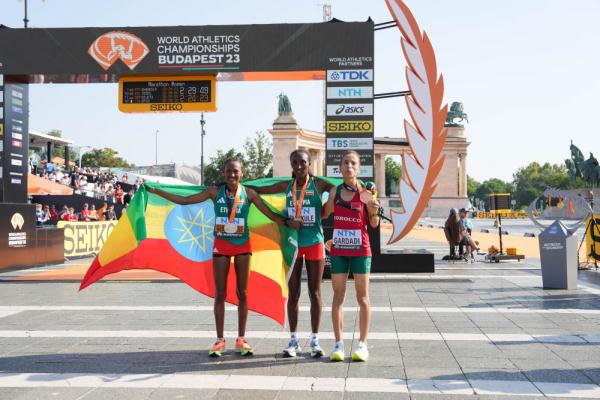 田径世锦赛 | 埃塞俄比亚包揽女子马拉松前两名 李芷萱排名第32