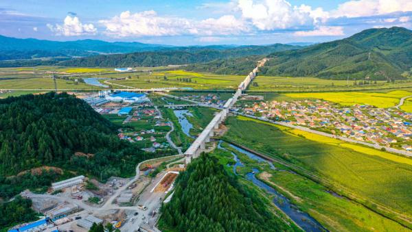 沈白高铁首座超万米隧道顺利贯通 沈白高铁首座超万米隧道顺利贯通