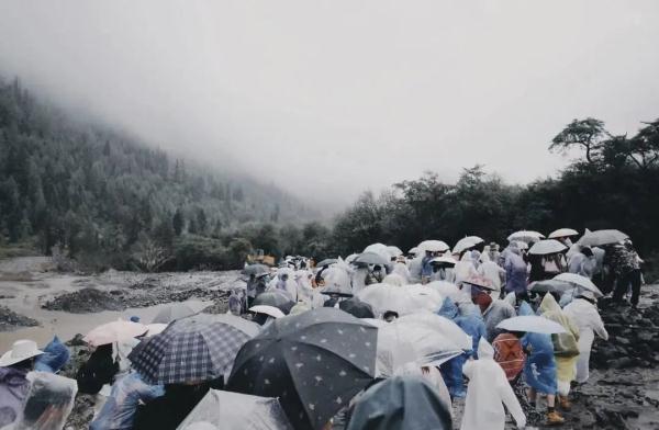 四姑娘山突发泥石流！游客紧急撤离