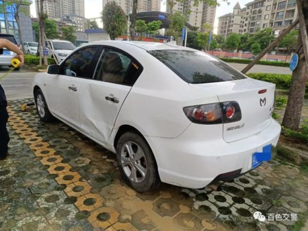 凌晨两车相碰撞，男子为接女友直接离开？交警：负全责！