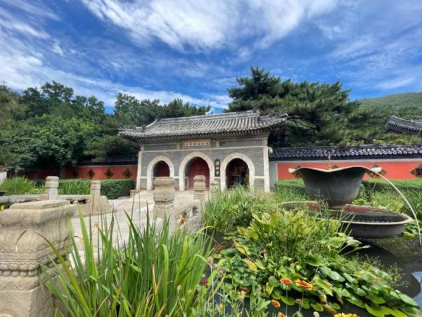 潭柘寺景区8月28日起试营业，每天限流2000人