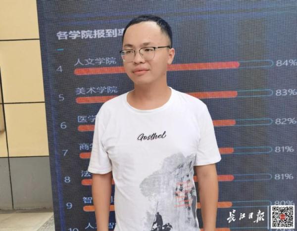 大三时挂科退学，10年后他再次考上大学