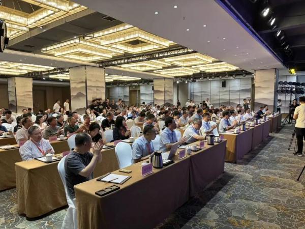 这件出土百年的稀世珍品，为啥定名“莲鹤方壶”→