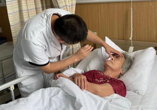 危险!阿姨反复流“鼻涕”,一查竟是脑脊液!有这些症状要警惕 危险!阿姨反复流“鼻涕”,一查竟是脑脊液!有这些症状要警惕