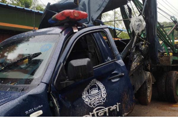 孟加拉国发生一起火车与警车相撞事故 致3死2伤