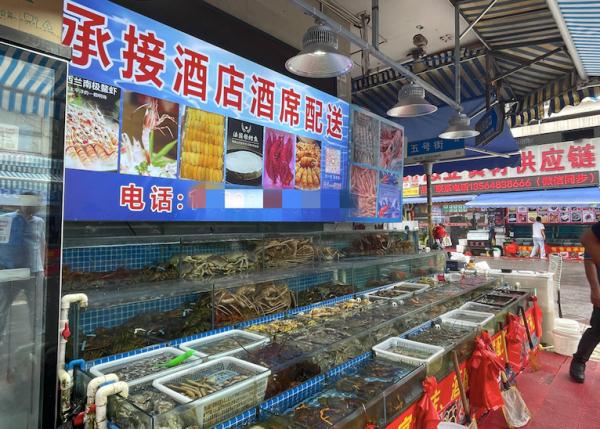 市民抢着吃海鲜，商户心态不一？日本核污水排海后，记者去了趟水产市场......