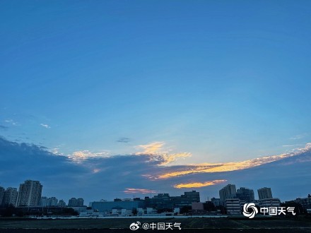 北京朝霞转瞬即逝 一组图记录刹那美好