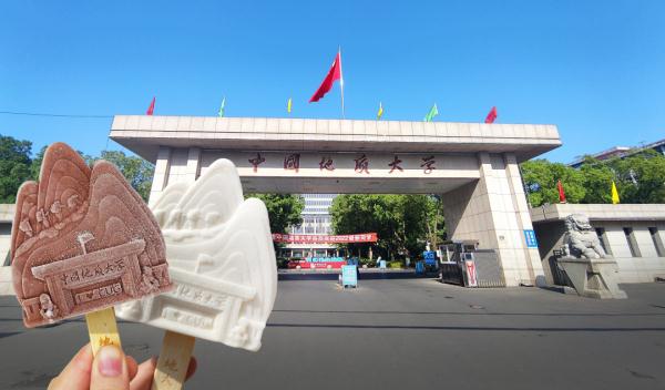 能吃的校徽？！“我是大学生，给我尝尝！”