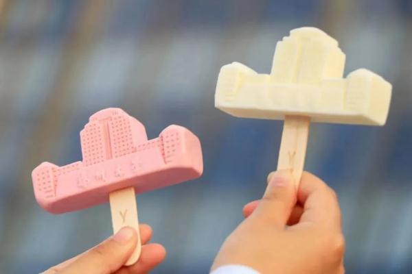 能吃的校徽？！“我是大学生，给我尝尝！”