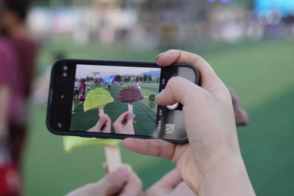 能吃的校徽？！“我是大学生，给我尝尝！”