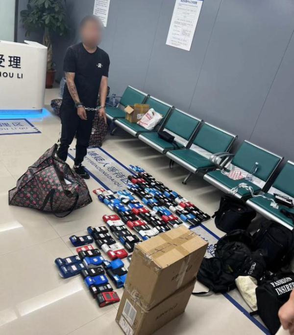 这对情侣，双双被抓！