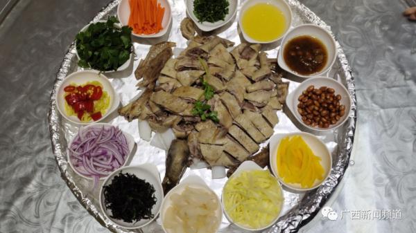 柠檬鸭、啤酒鸭、白切鸭……你吃鸭了吗?医生提醒→ 柠檬鸭、啤酒鸭、白切鸭……你吃鸭了吗?医生提醒→