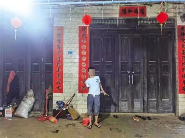 凌晨，男子潜入新婚夫妇家中偷礼金！得手后曾与同伙租奥迪到三亚疯玩3天