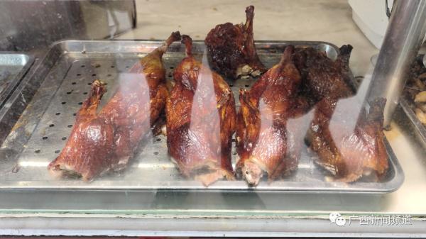 柠檬鸭、啤酒鸭、白切鸭……你吃鸭了吗?医生提醒→ 柠檬鸭、啤酒鸭、白切鸭……你吃鸭了吗?医生提醒→