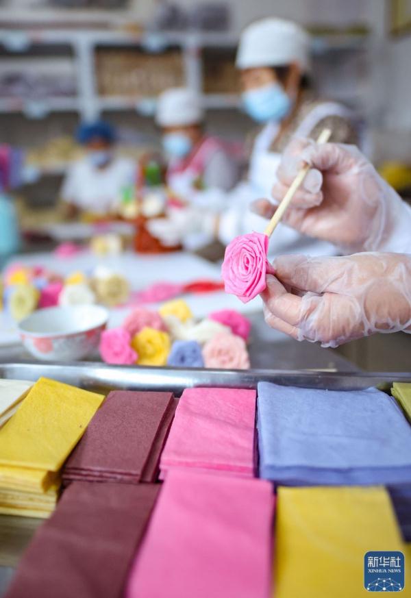 小小煎饼花 致富在农家 小小煎饼花 致富在农家