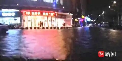 痛心！年轻夫妻不幸身亡，女儿目睹悲剧