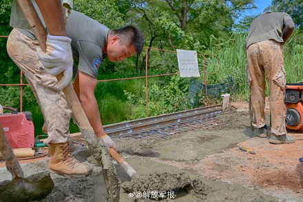 再获好评!中国蓝盔7天完成桥梁抢修任务 再获好评!中国蓝盔7天完成桥梁抢修任务