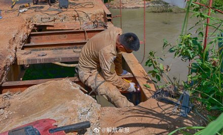 再获好评!中国蓝盔7天完成桥梁抢修任务 再获好评!中国蓝盔7天完成桥梁抢修任务