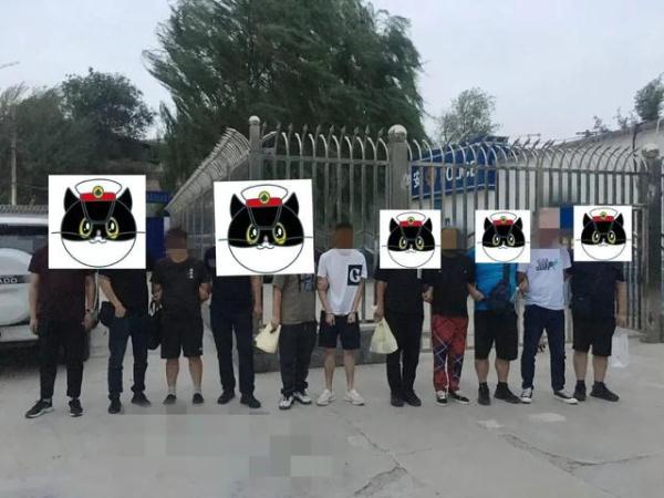 “我叫什么?”两女子吸烟吸到脑袋断片! “我叫什么?”两女子吸烟吸到脑袋断片!