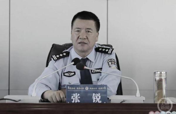 宁夏一民警被控包庇淫秽场所“固原名门会”涉黑头目，其领导和同事同日被查