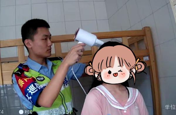 是我们三个不够帅吗？所里还有更帅的！