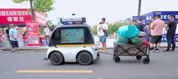 听说今年学长不用搬行李了“是的,因为我们有……” 听说今年学长不用搬行李了“是的,因为我们有……”