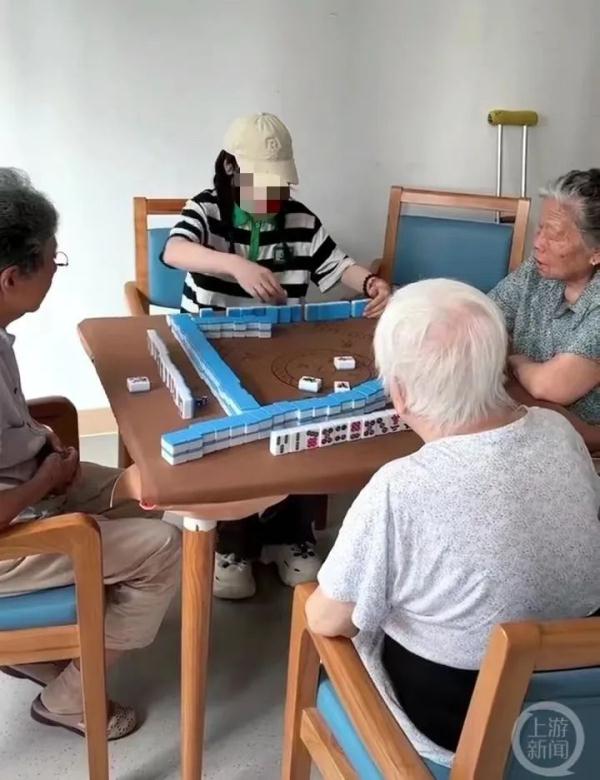 两年轻女子住进养老院每月3500元包吃住?院方回应 两年轻女子住进养老院每月3500元包吃住?院方回应