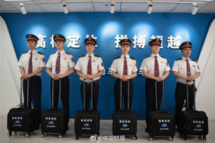 贵南高铁广西段动车组司机亮相! 贵南高铁广西段动车组司机亮相!