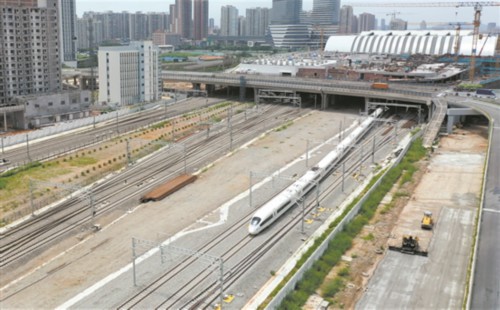 广汕高铁开始试运行