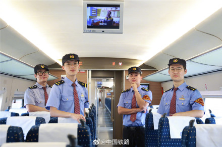 贵南高铁广西段首发动车组机械师整装待发