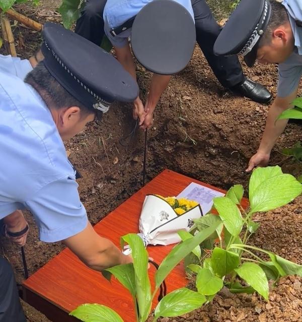 那只退役后多次“离家出走”的警犬离开了 那只退役后多次“离家出走”的警犬离开了