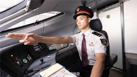 贵南高铁广西段动车组司机亮相! 贵南高铁广西段动车组司机亮相!