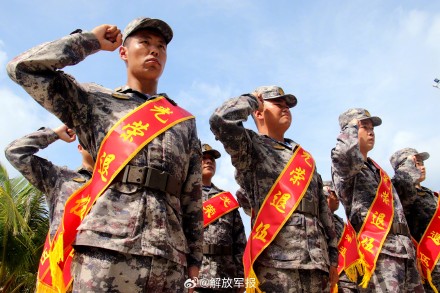 再见，班长！西沙退伍老兵向大海敬礼