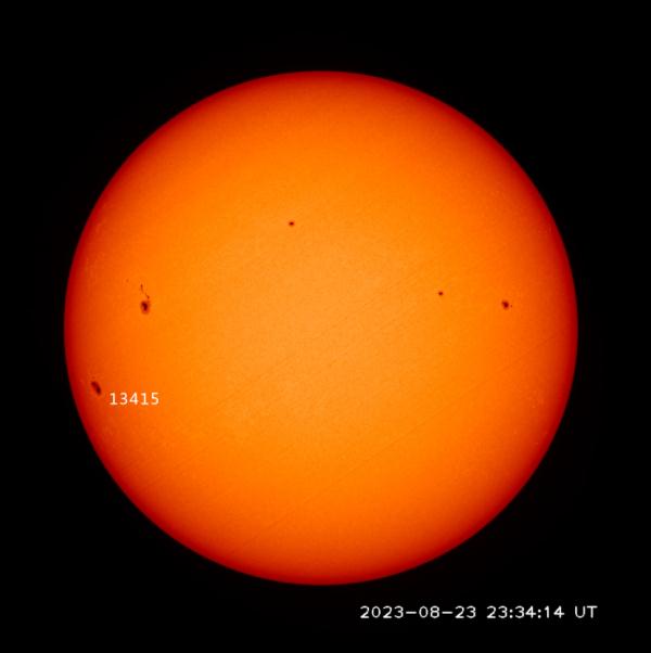 “太阳表面惊现巨大黑子”？少耸人听闻啦！