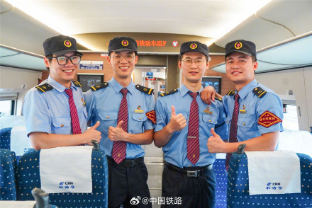 贵南高铁广西段首发动车组机械师整装待发