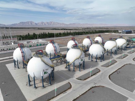 我国首个万吨级光伏绿氢示范项目建成投产